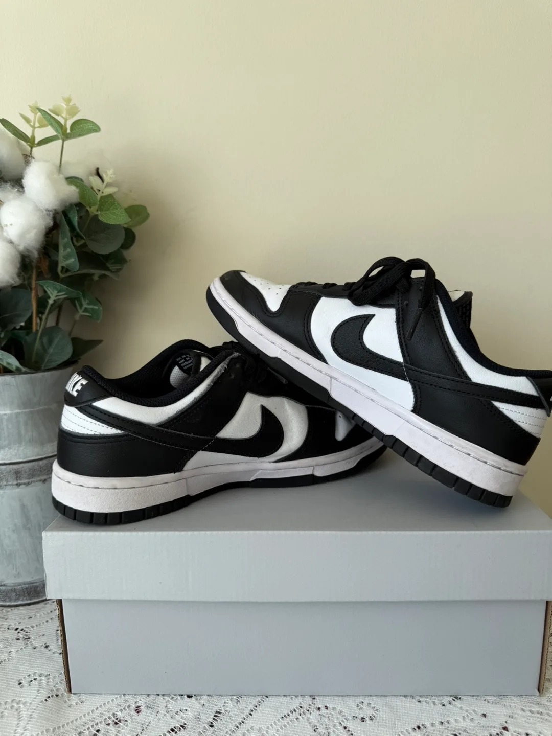 Nike Women’s Sneakers (Youth 6/ Women 7.5) Great condition!! image indicator(2)
