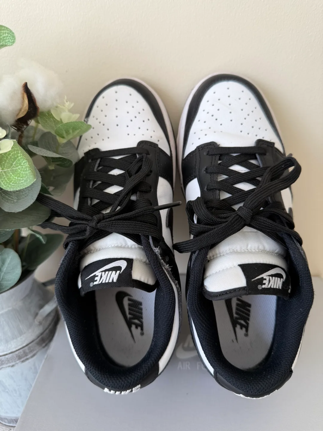 Nike Dunk Low Panda (Youth 6/ Women 7.5) Great condition!! thumbnail