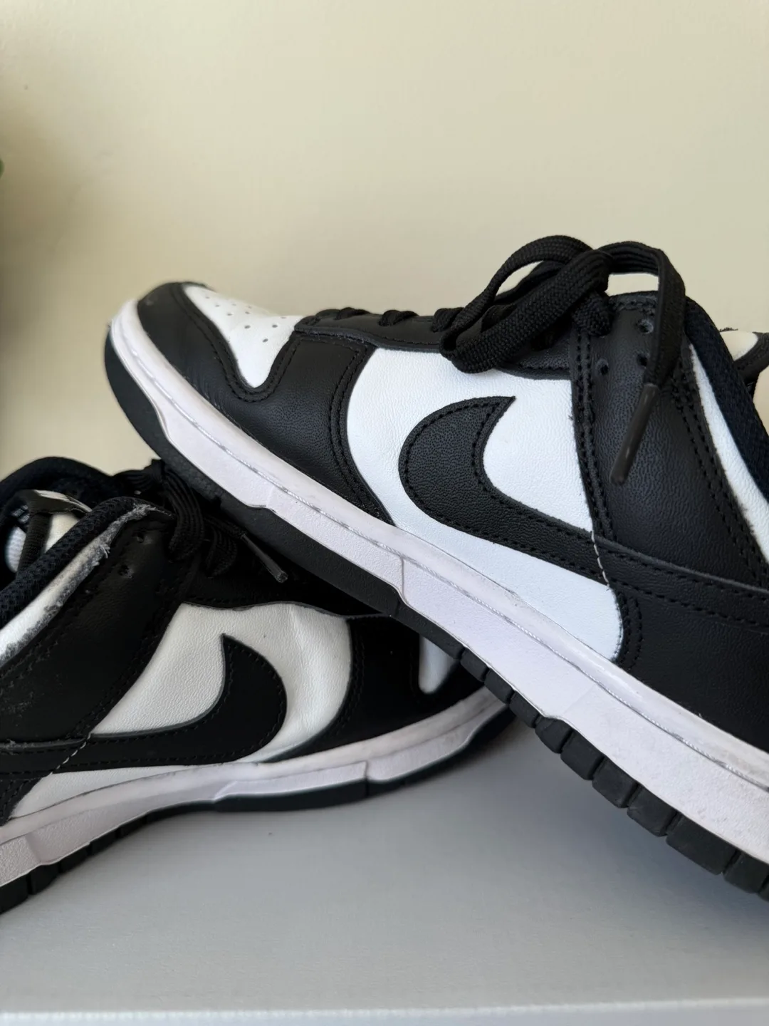 Nike Women’s Sneakers (Youth 6/ Women 7.5) Great condition!! image indicator(3)