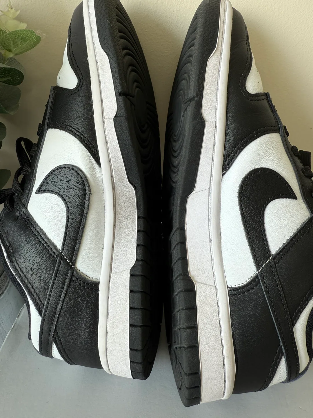 Nike Women’s Sneakers (Youth 6/ Women 7.5) Great condition!! image indicator(8)