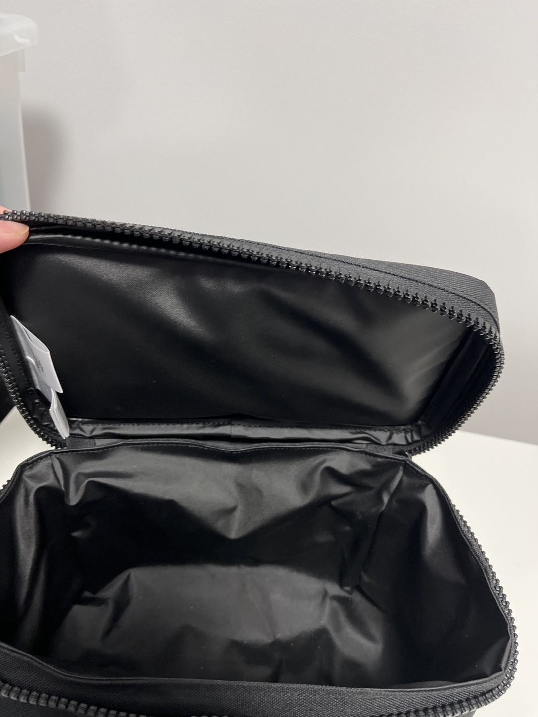 Herschel Black Lunch Box - photo 2