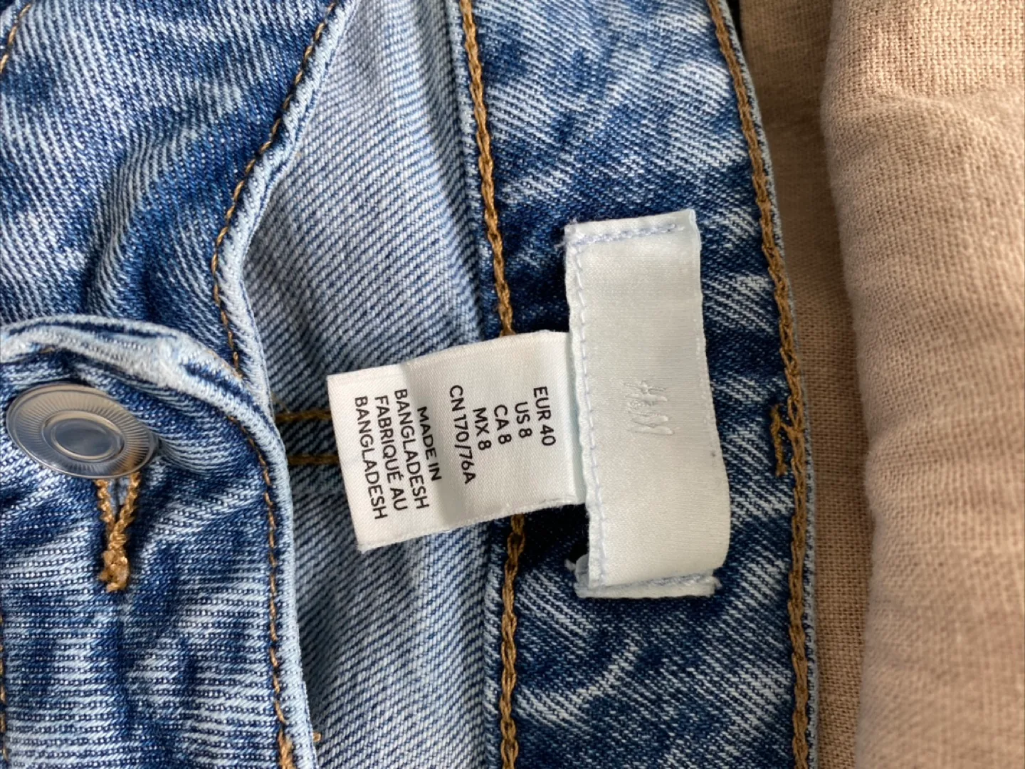 H&M Mom Jeans - Size 8 image indicator(3)