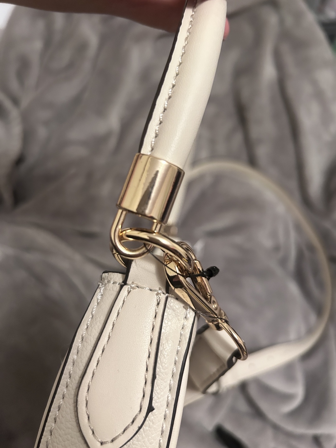 Guess Vanilla Beige Shoulder Bag - New with Tags! - photo 4