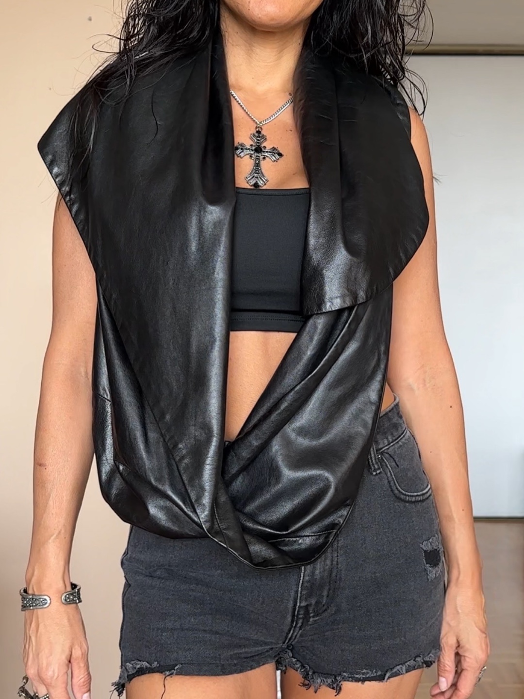 Danier Greta Constatine Cropped Leather Vest - photo 3