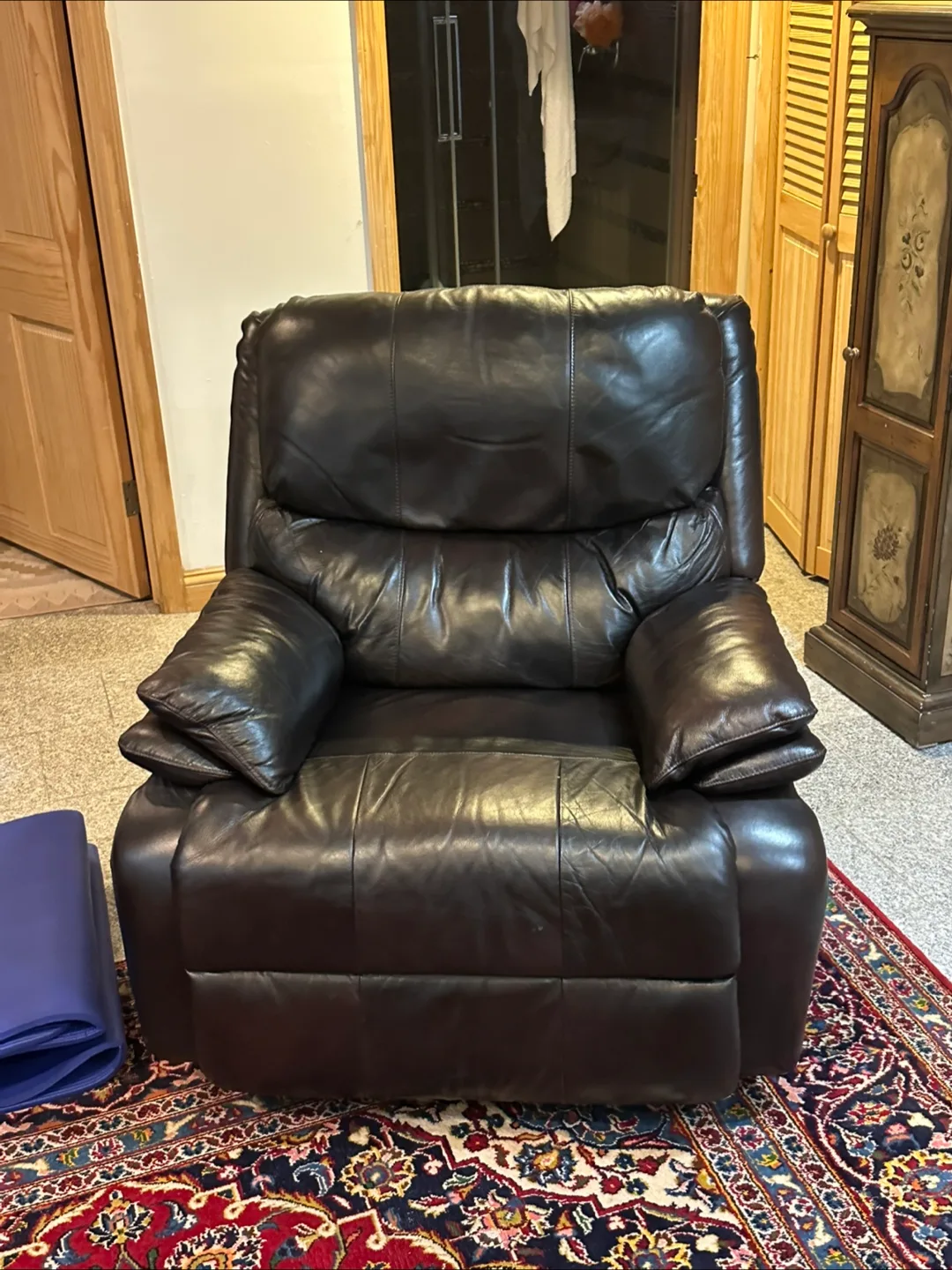 Recliner thumbnail