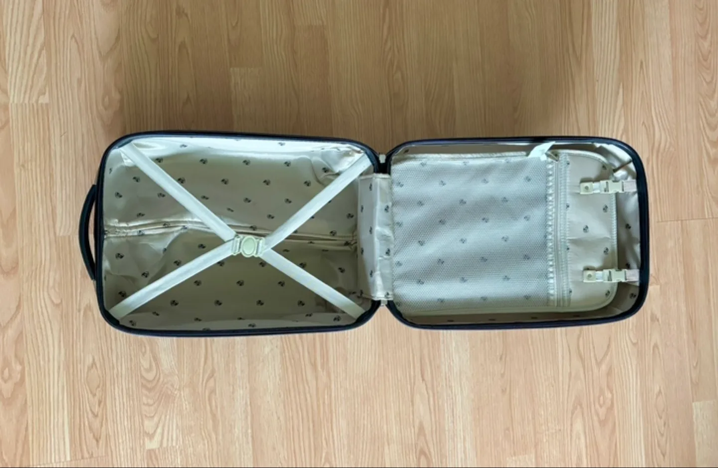 Heys xcase Black Rolling Luggage image indicator(5)