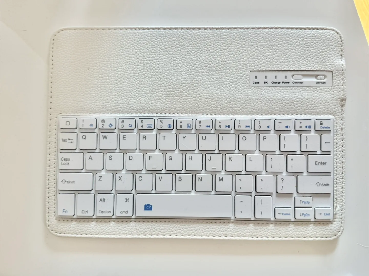 White Wireless Keyboard thumbnail