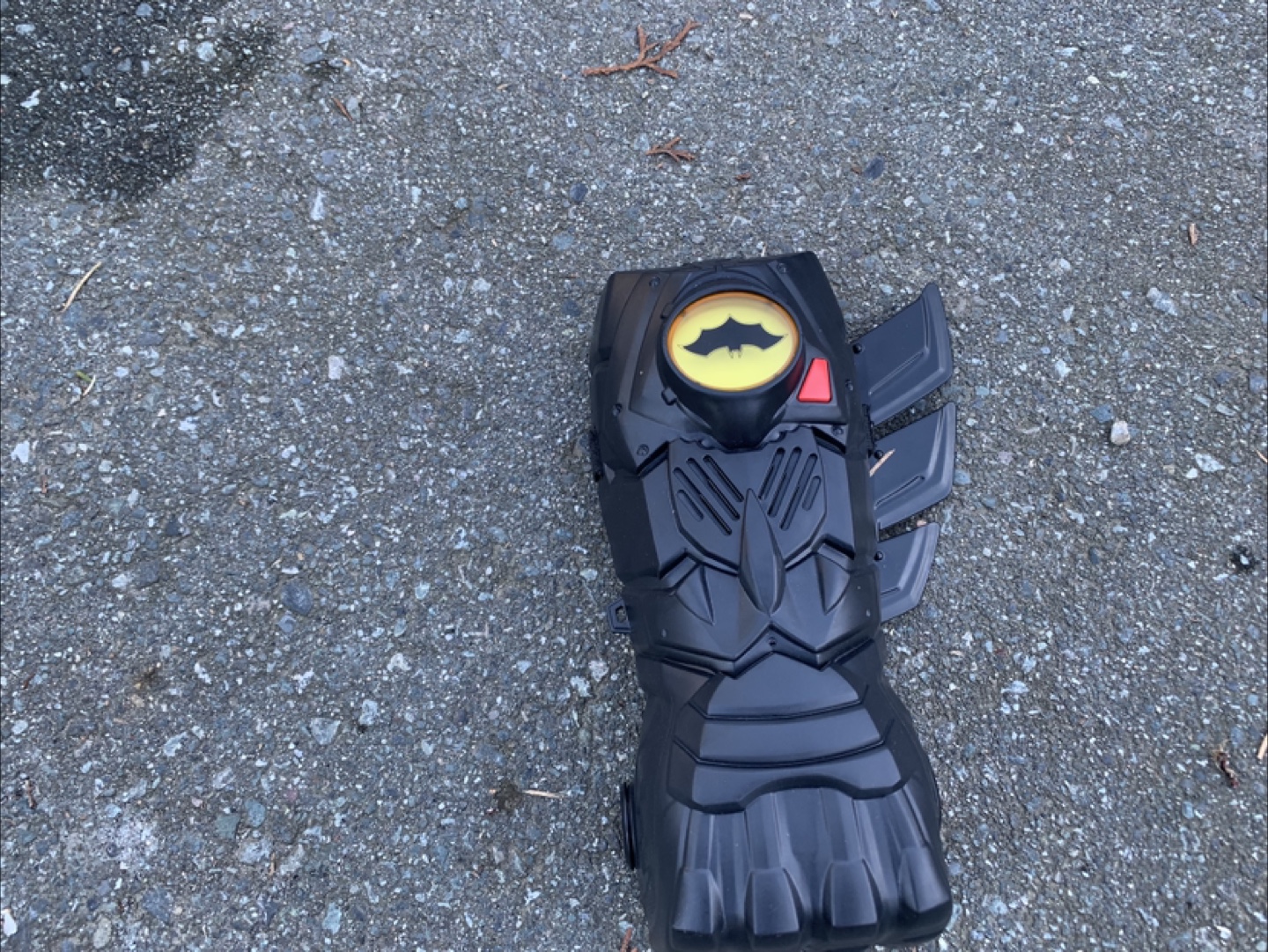 Batman Gauntlet & Batwing Vehicle Toy - photo 2