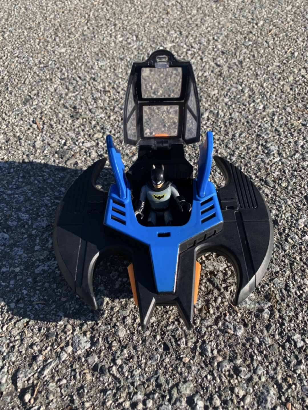 Batman Gauntlet & Batwing Vehicle Toy - photo 3
