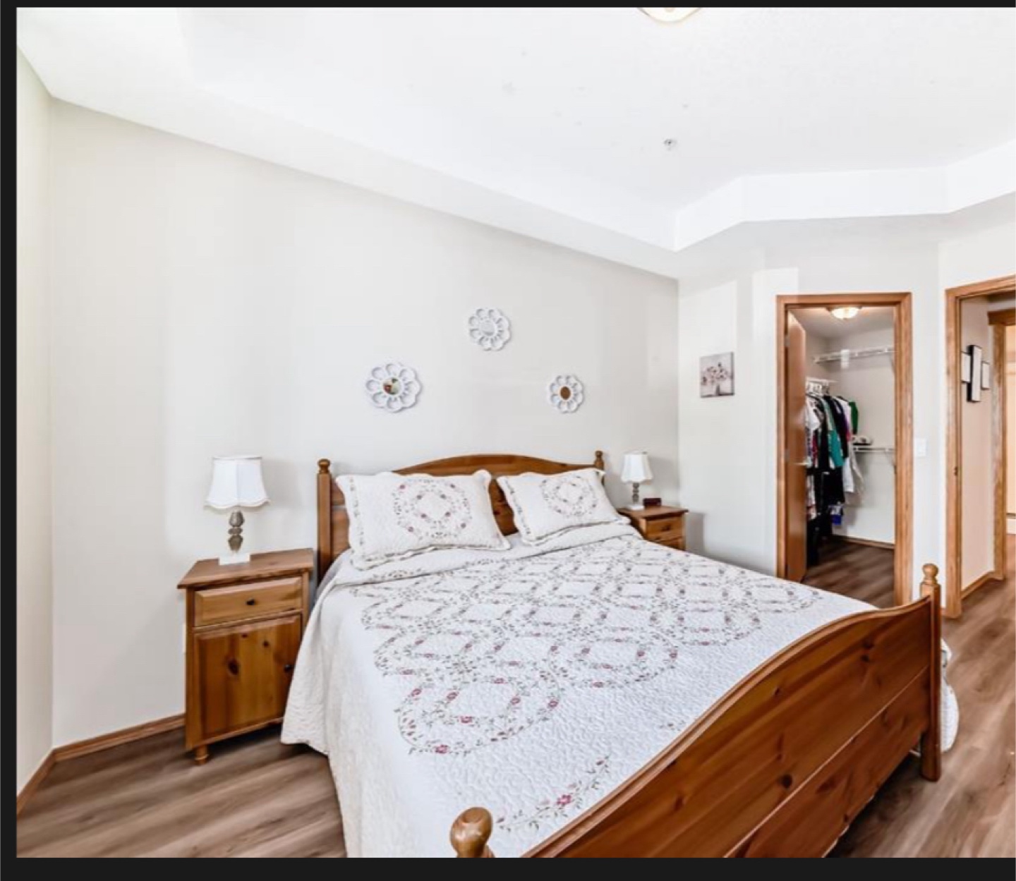 Bedroom Set - Bed & Nightstands