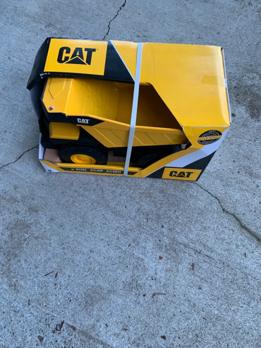 CAT Dump Truck Toy - Funrise image indicator(2)