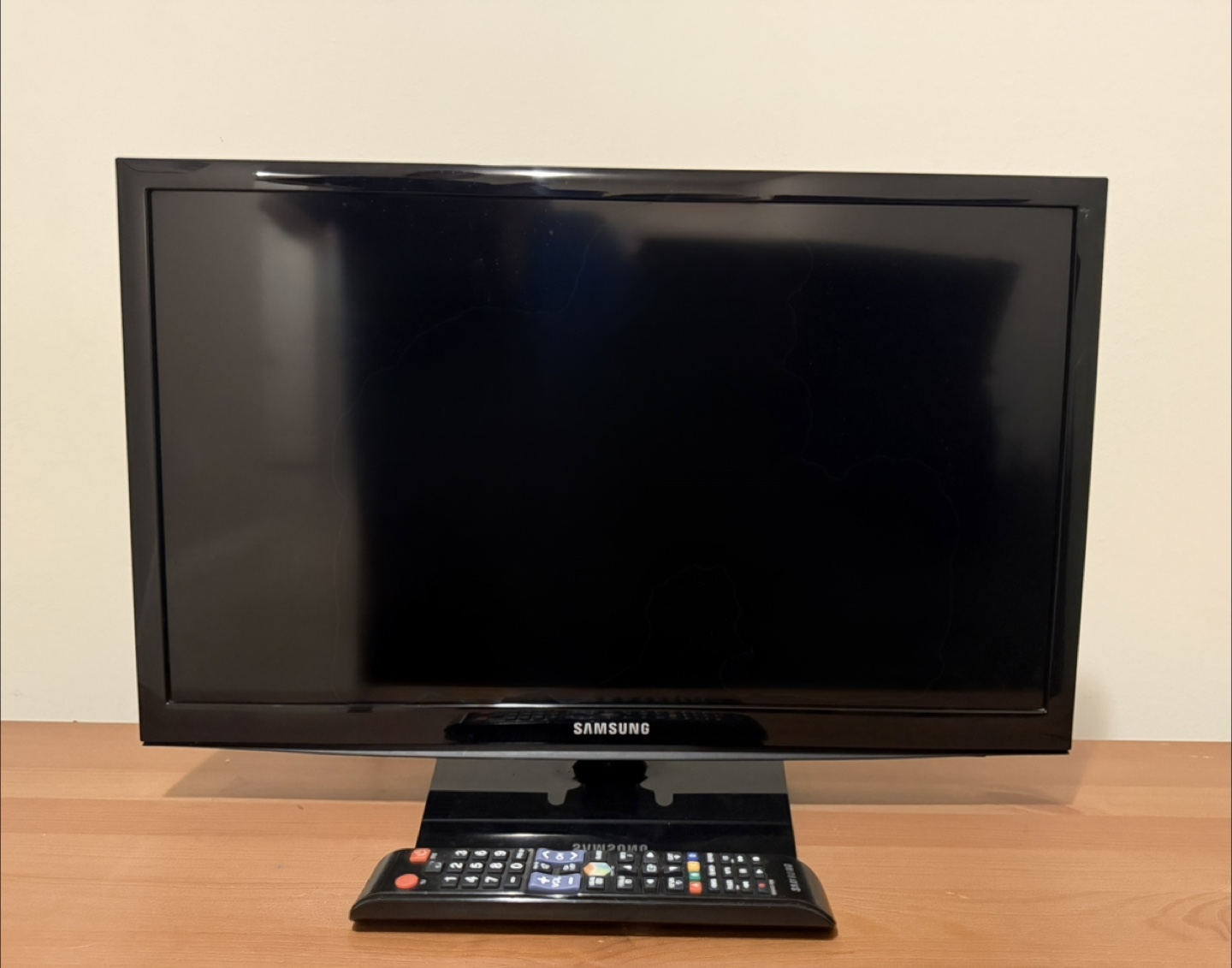 Samsung 24” Smart TV