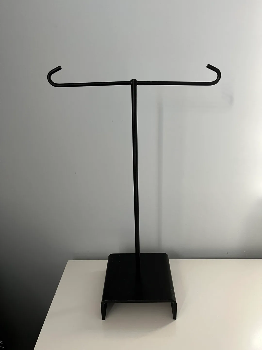 Black Metal Jewelry Stand thumbnail
