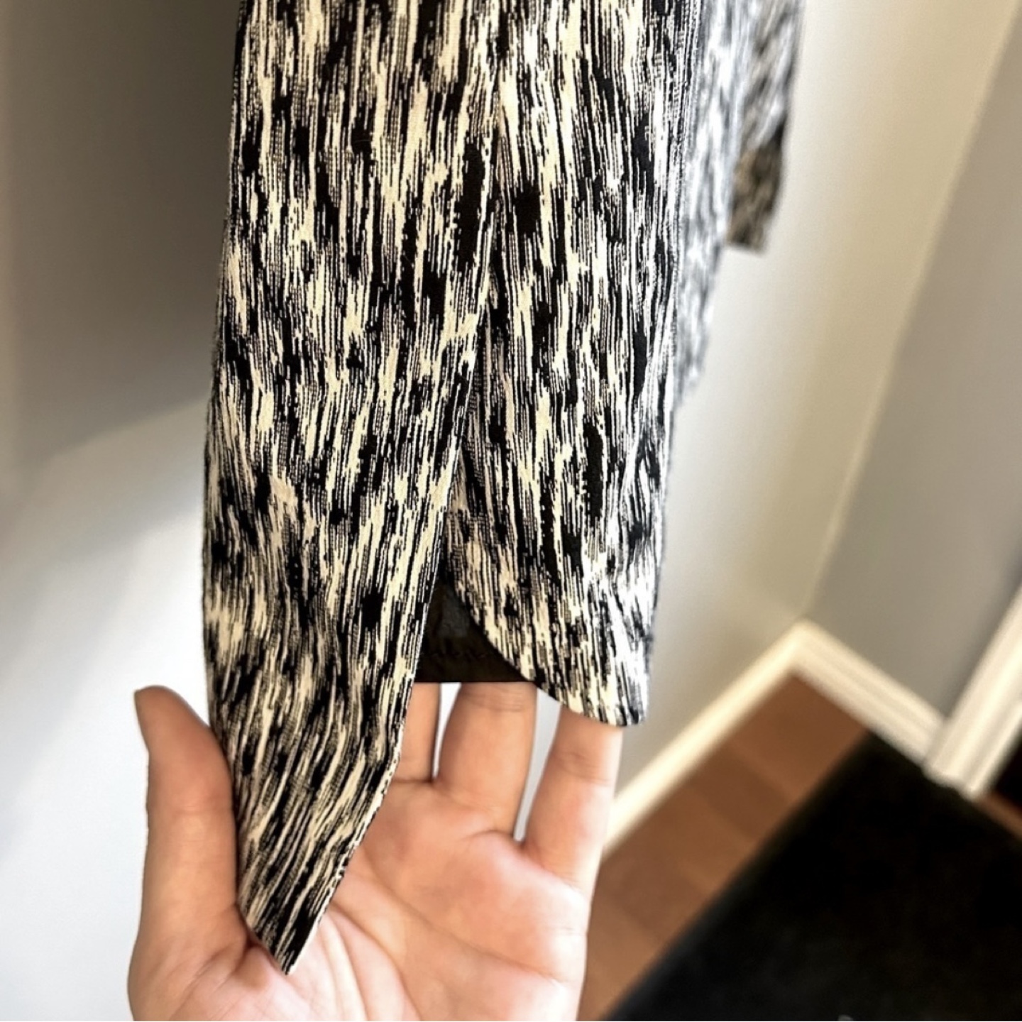 Turnover Black and White Sketch Print Pencil Skirt Womens Size 8 - photo 2