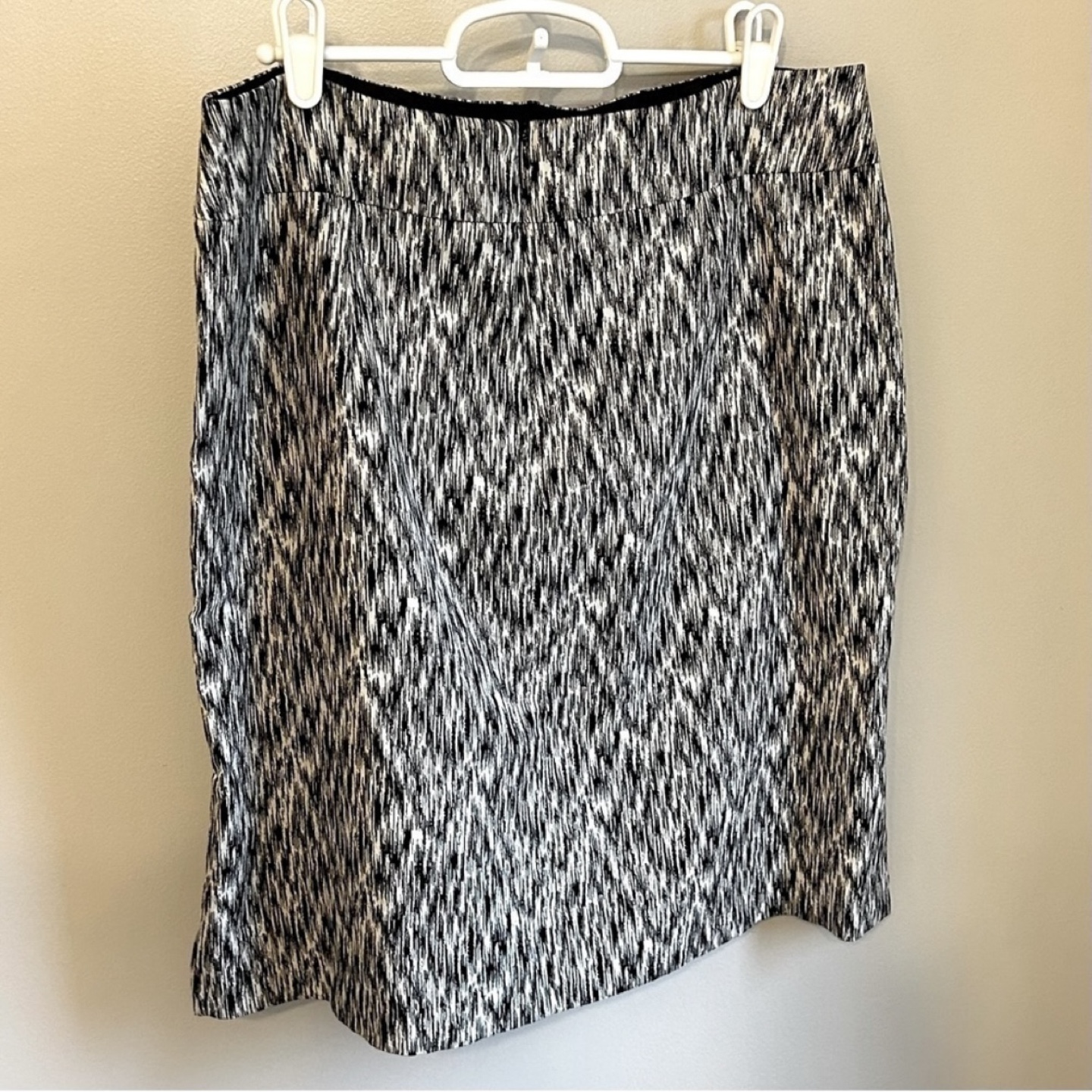 Turnover Black and White Sketch Print Pencil Skirt Womens Size 8 - photo 3