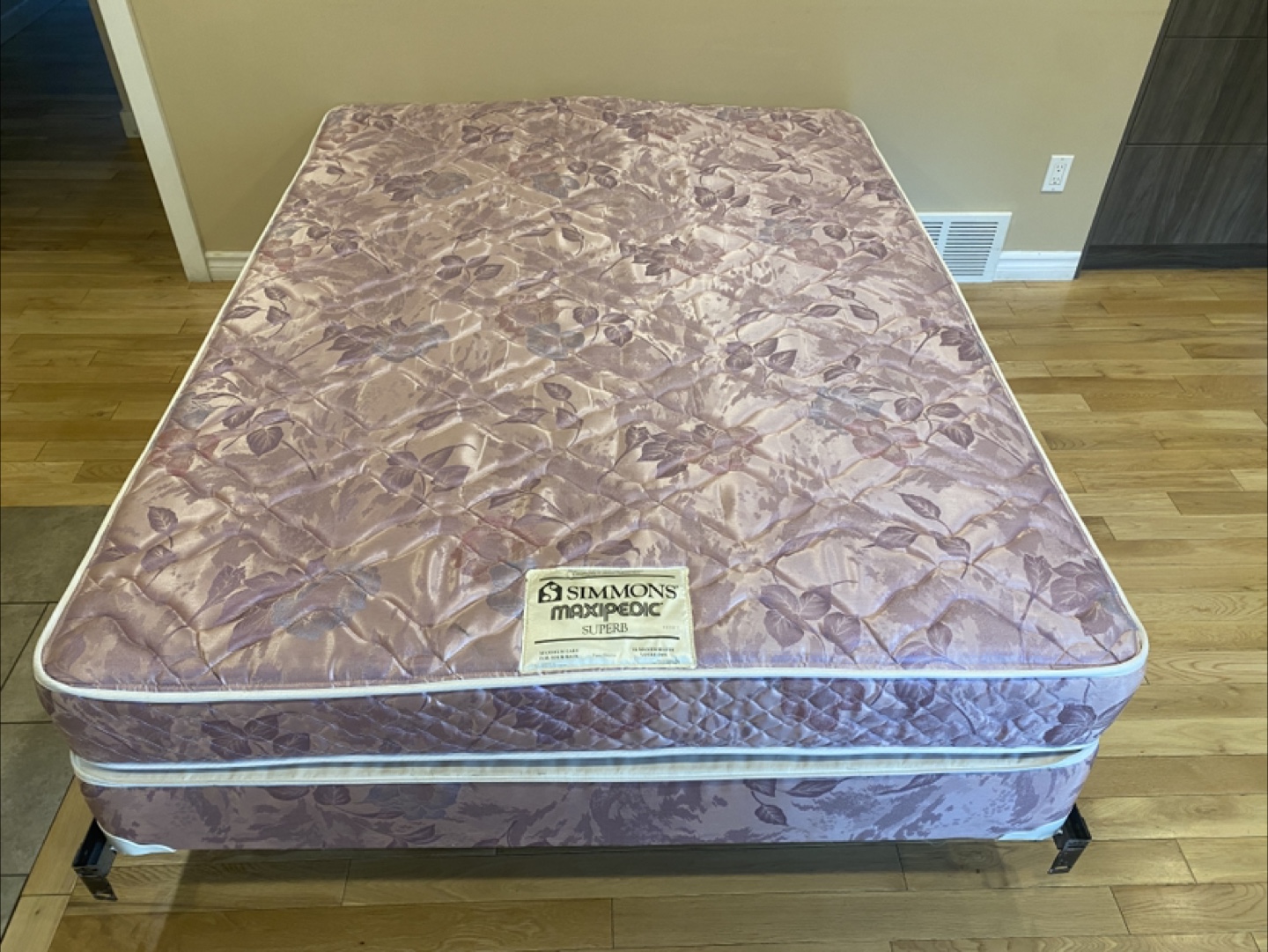 Queen Size Bed Set All Included (CAN DELIVER