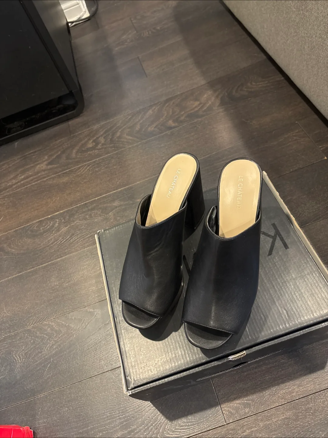 Le Chateau Black Heeled Size 9 image indicator(2)