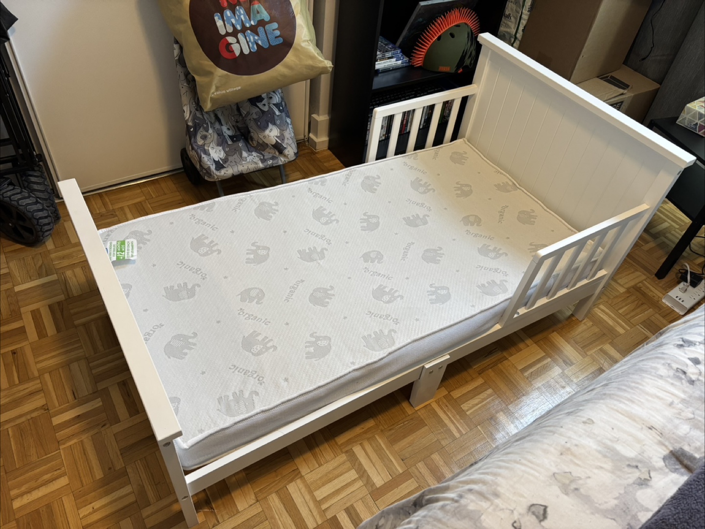 White Toddler Bed with Organic Mattress - photo 3