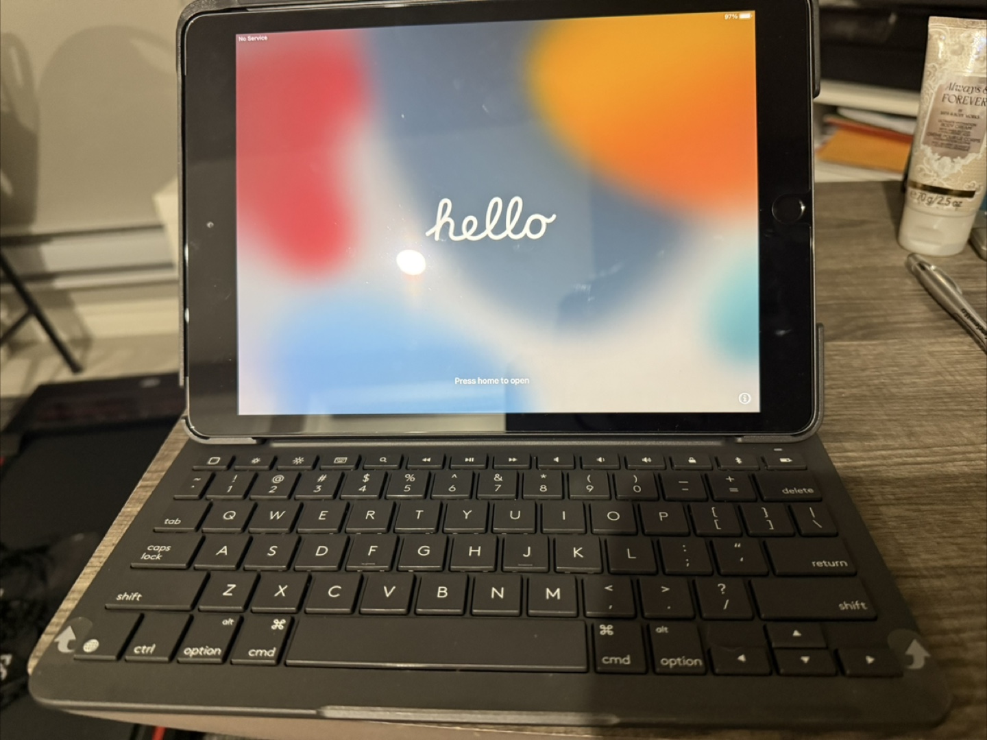 iPad 7th Gen,32 GB, with Logitech Keyboard Case
