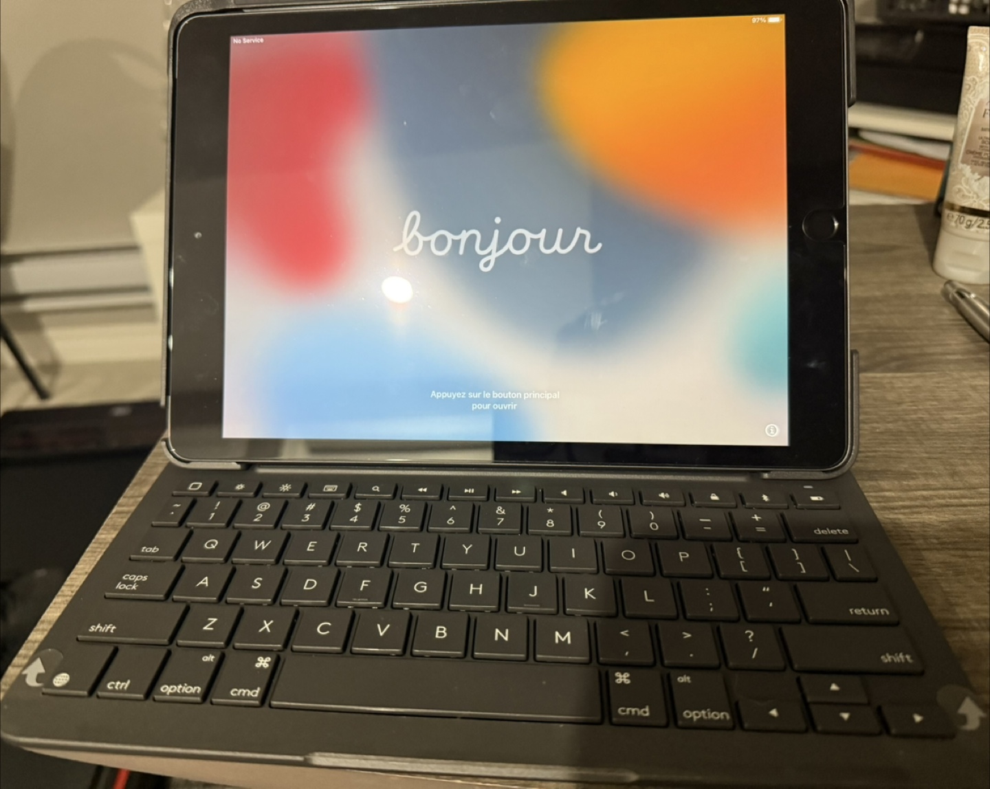 iPad 7th Gen,32 GB, with Logitech Keyboard Case - photo 2