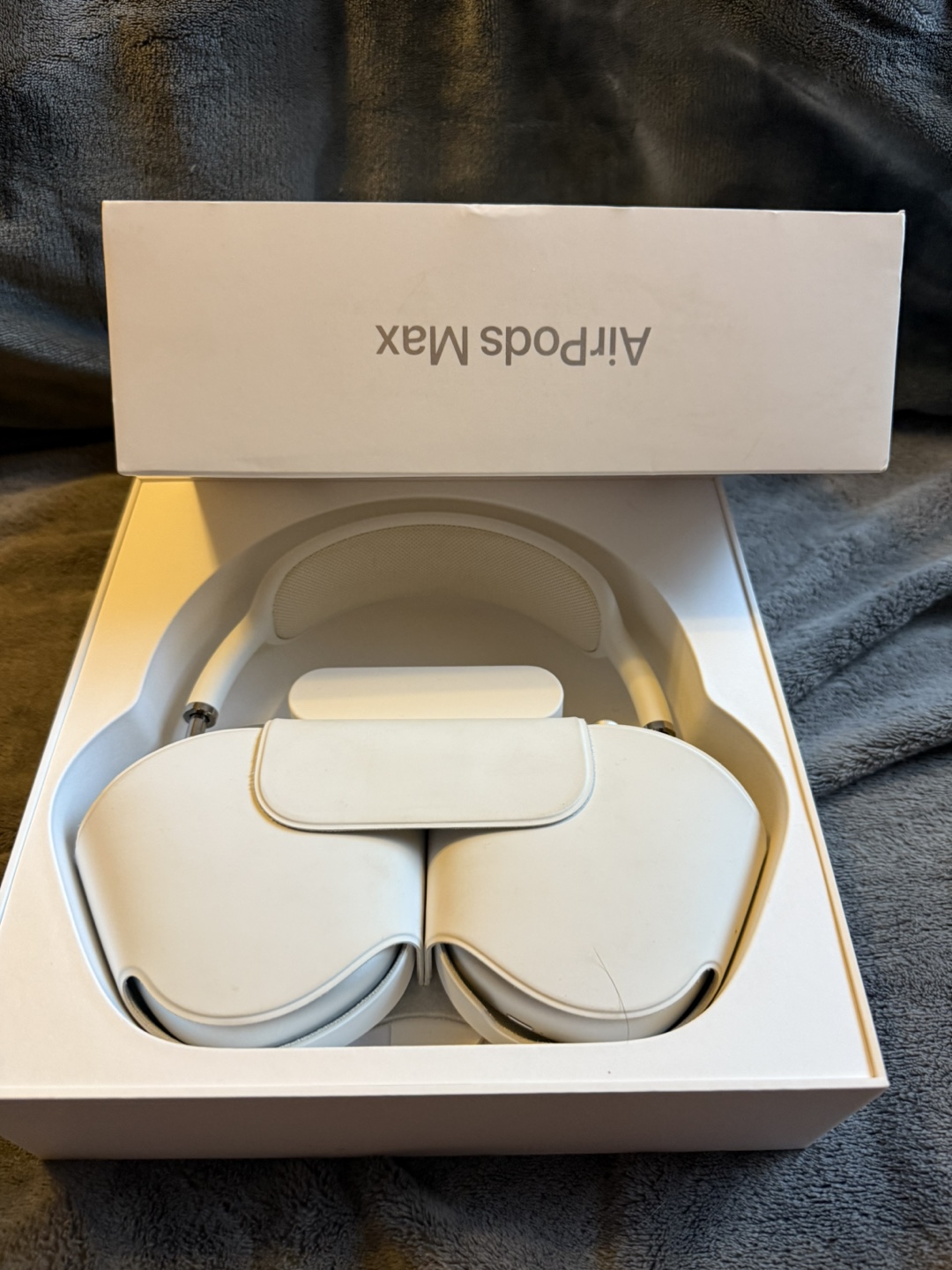 Apple AirPods Max - White - Like New!