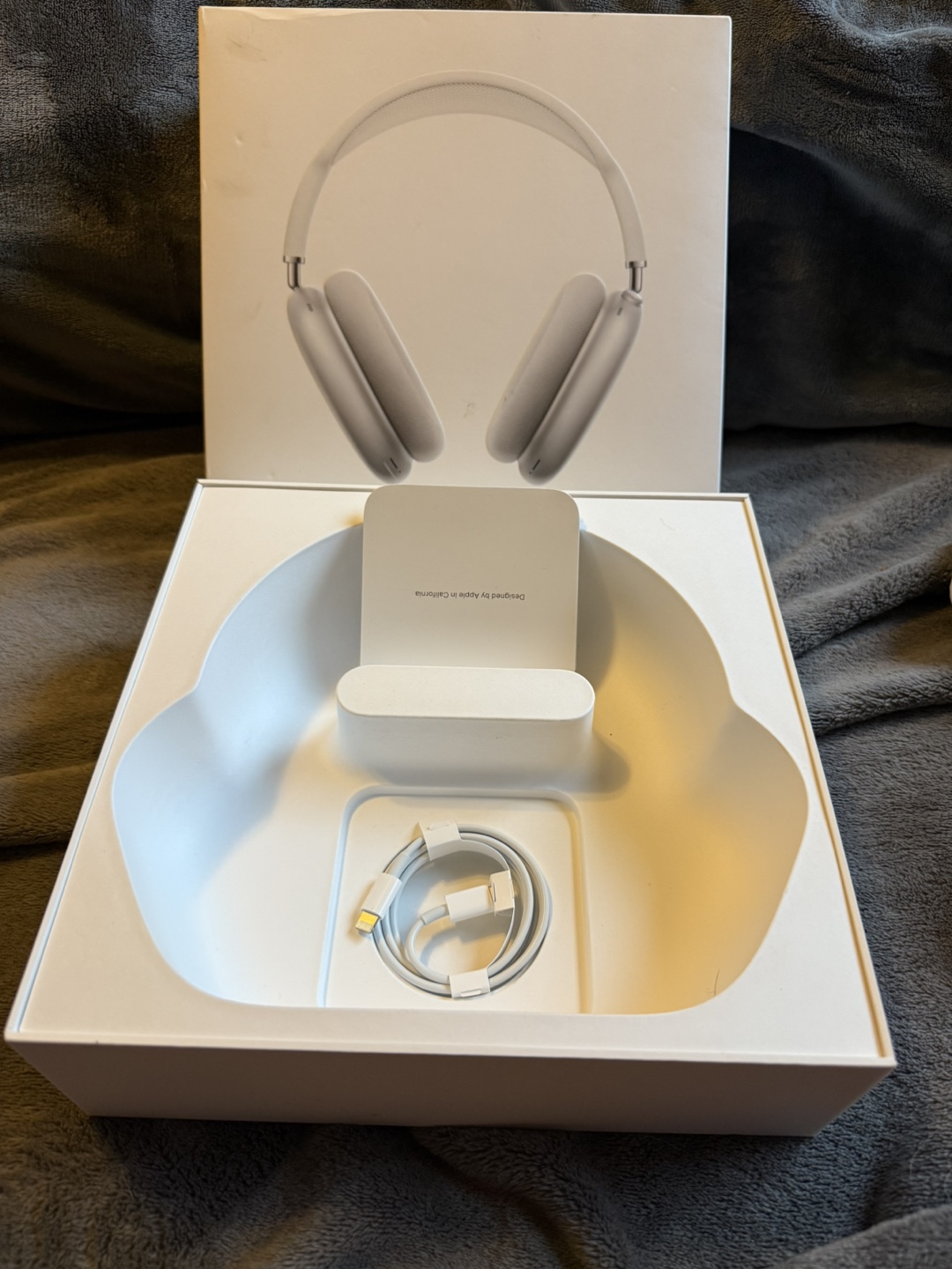 Apple AirPods Max - White - Like New! - photo 2
