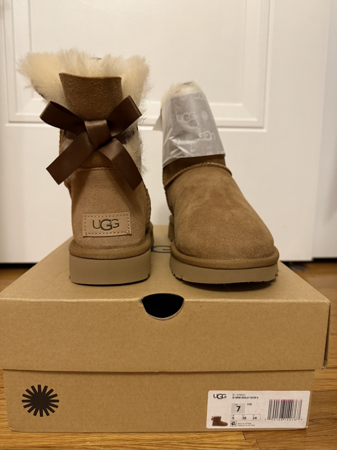 UGG Mini Bailey Bow II Boots - Size 7 - Chestnut - photo 2