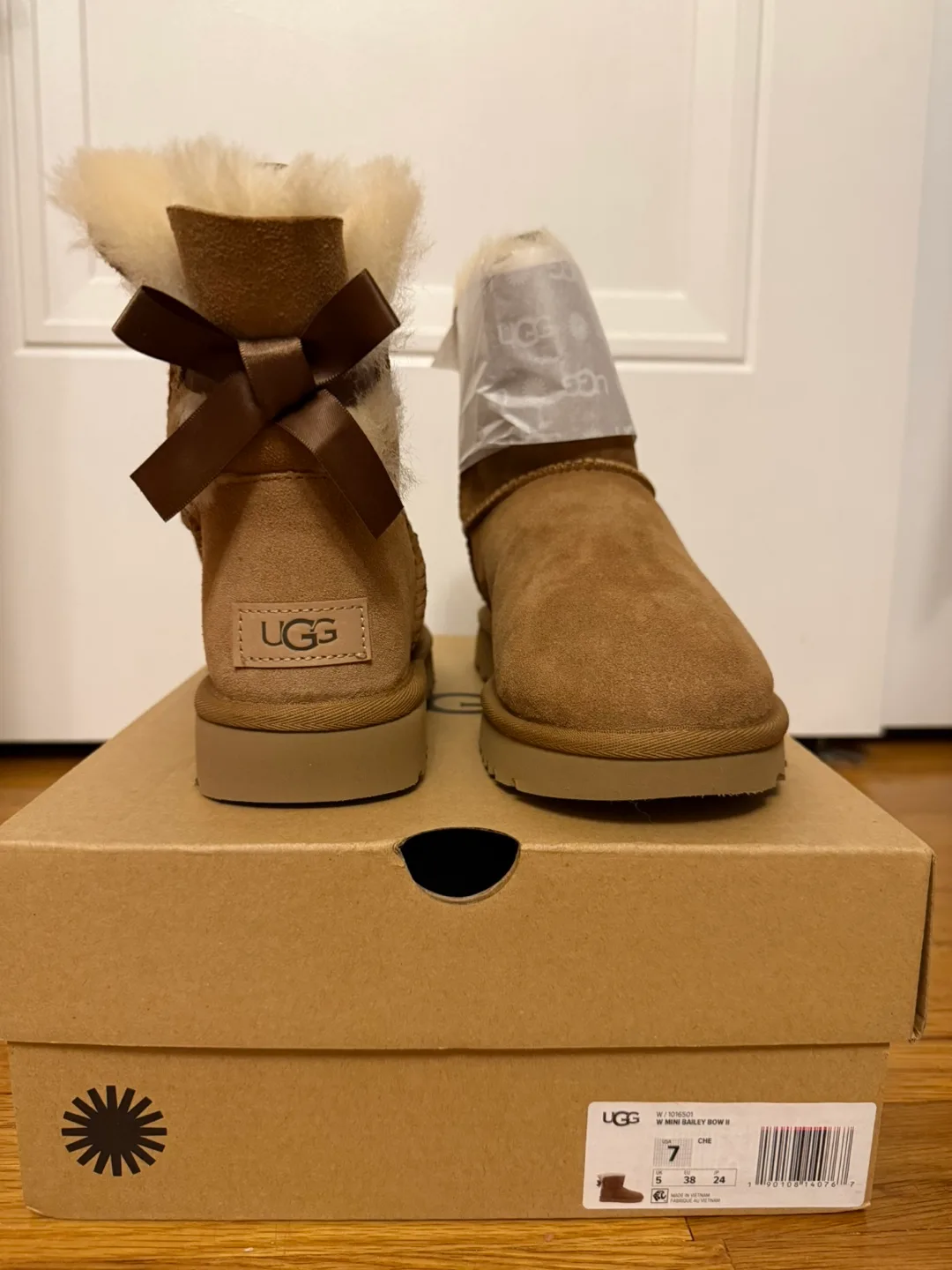 UGG Mini Bailey Bow II Boots - Size 7 - Chestnut image indicator(2)