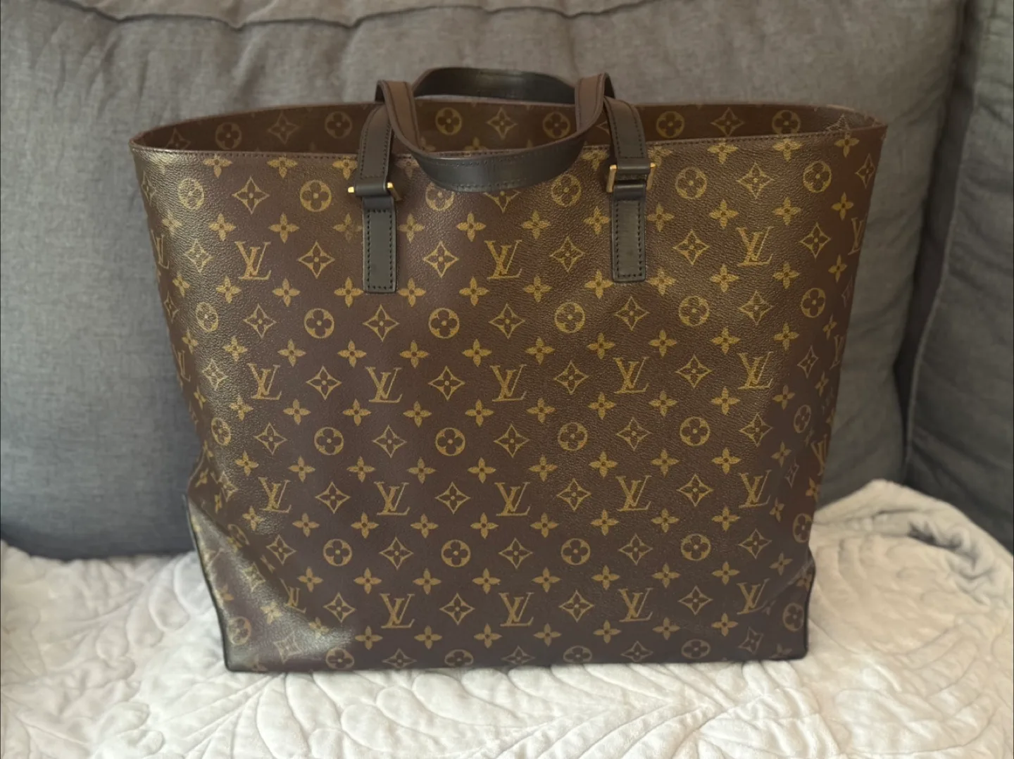 Louis Vuitton bag Cabas Alto image indicator(2)