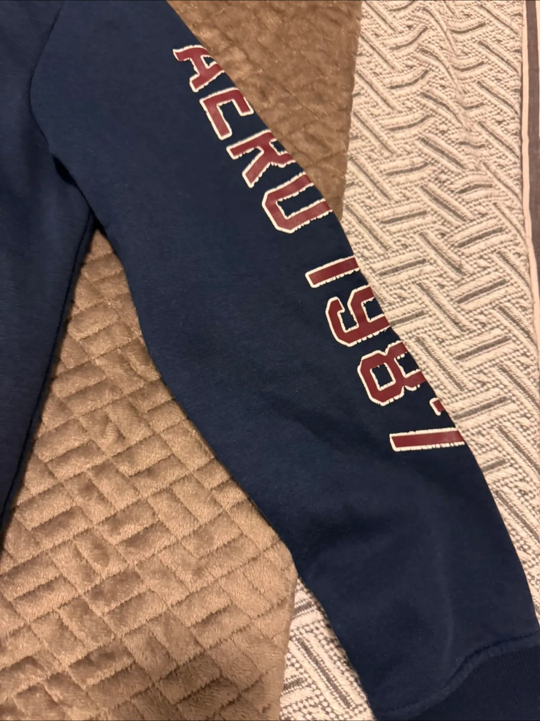 Aeropostale Hoodie - Size M image indicator(3)