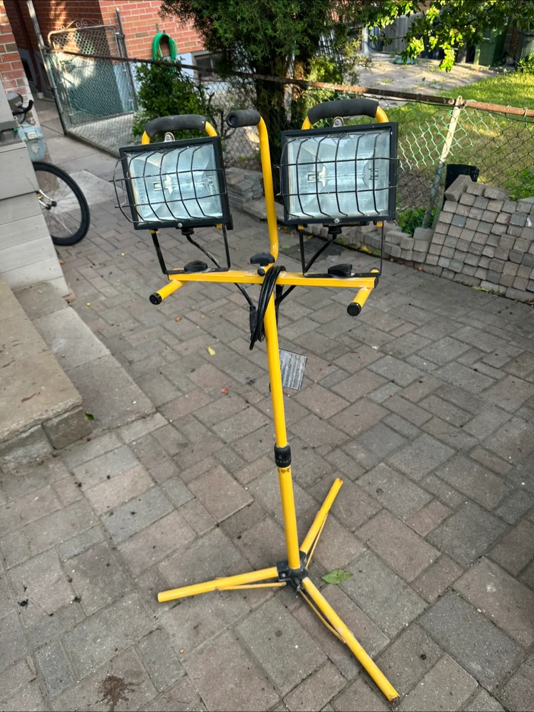 Twin Head Work Light on Stand - Yellow thumbnail