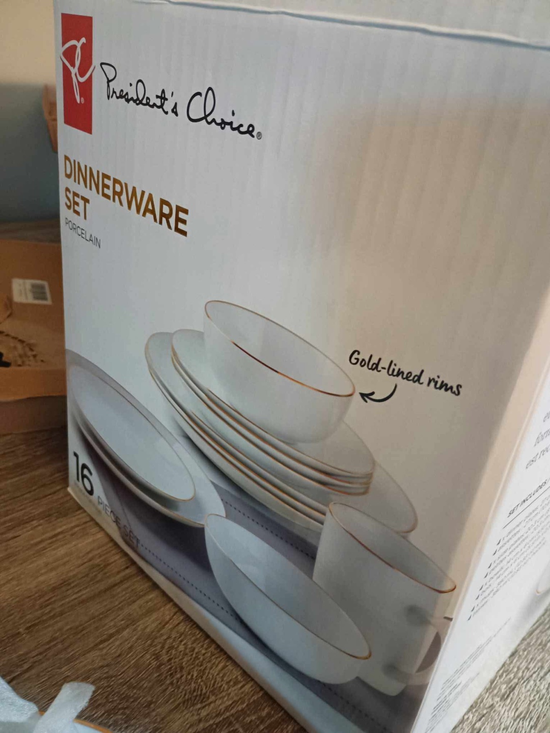 President's Choice Porcelain Dinnerware Set - 16 Piece