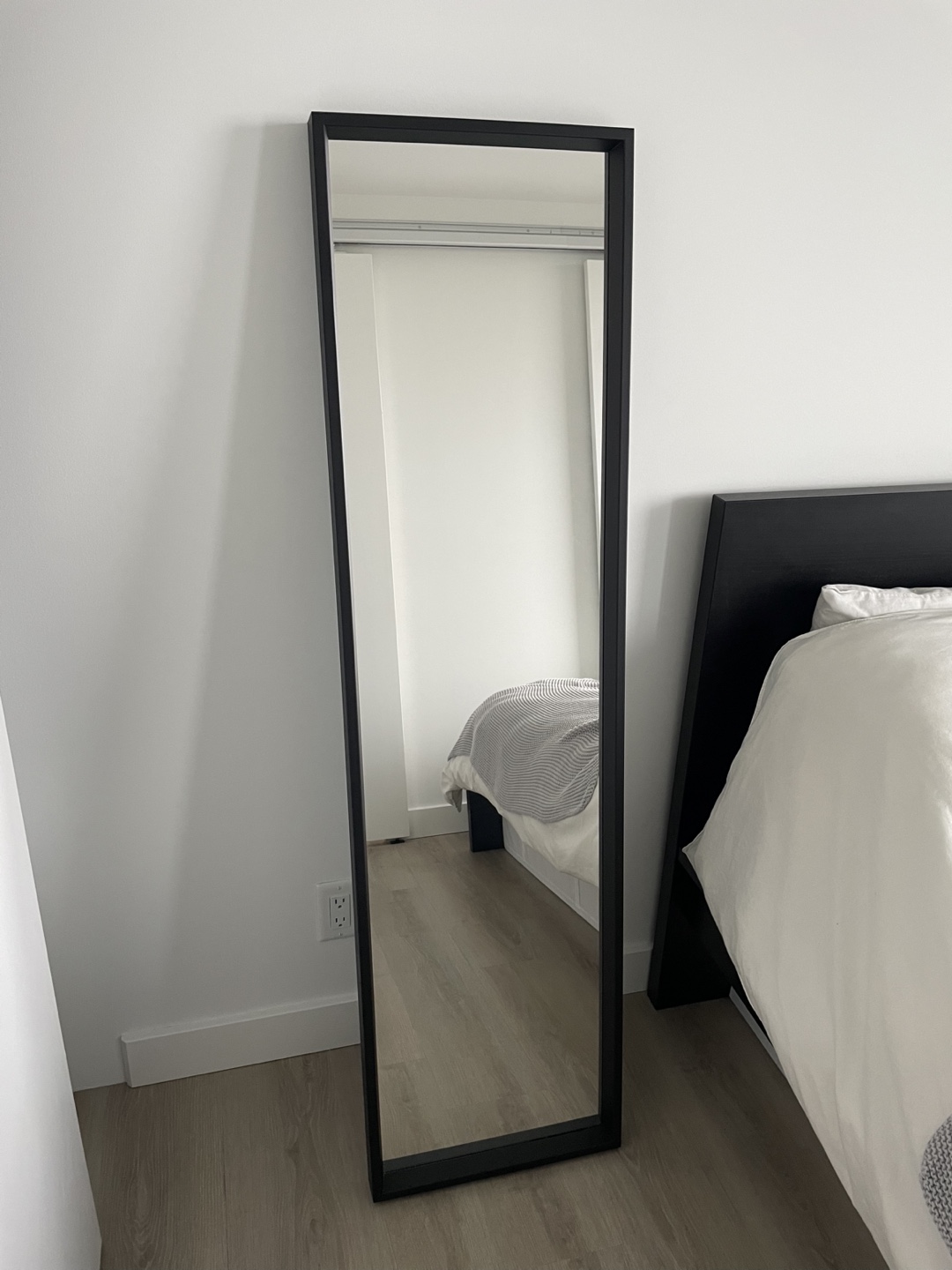 IKEA NISSEDAL Black Mirror