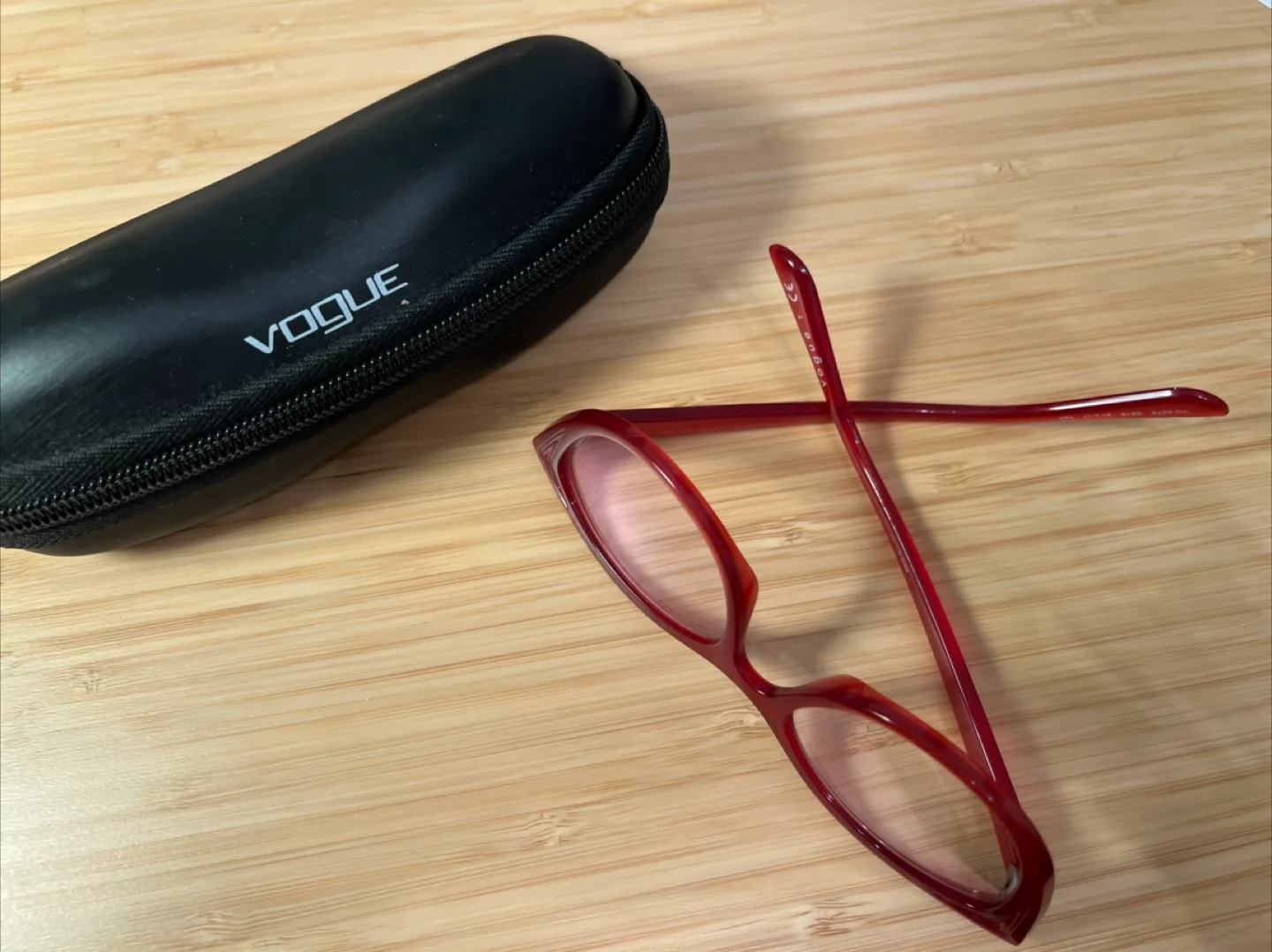 Vogue Eyeglasses with Case image indicator(2)