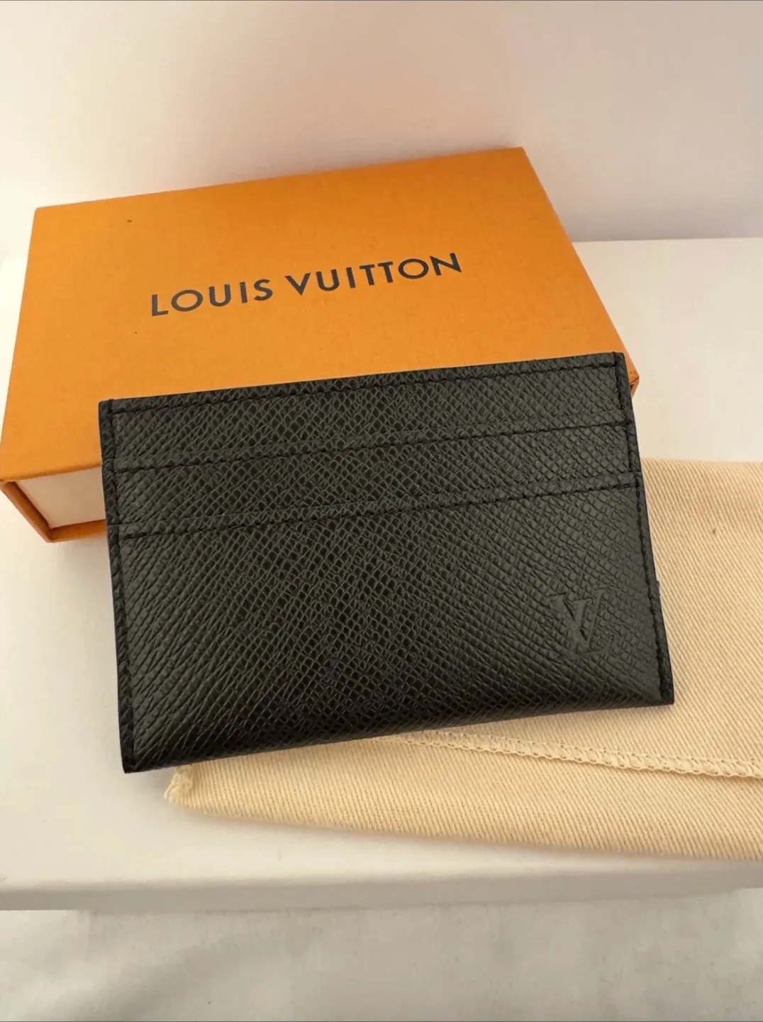Authentic Louis Vuitton wallet (Cash or Trades) thumbnail