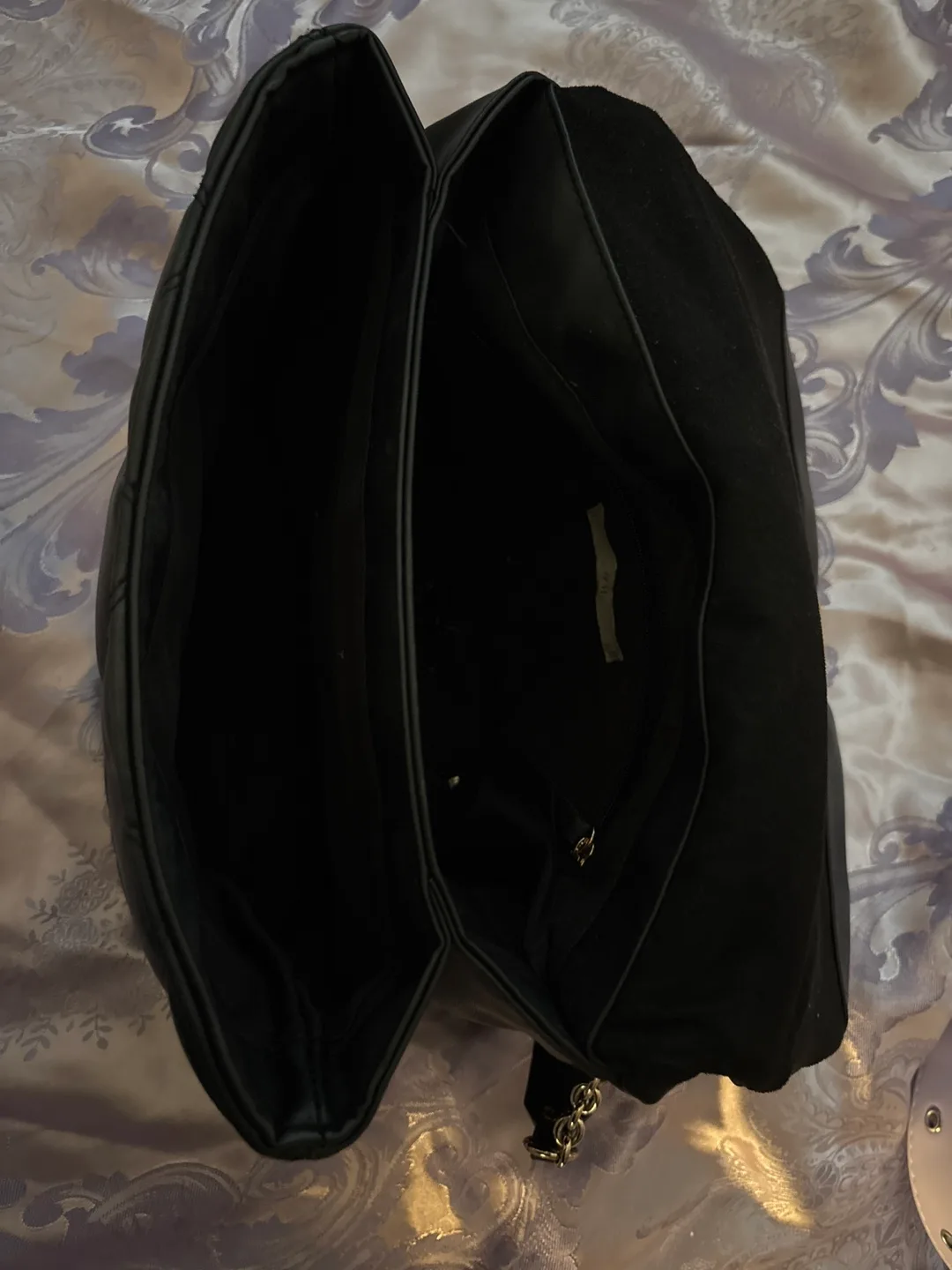 Black Quilted Shoulder Bag 🥕💚 image indicator(2)