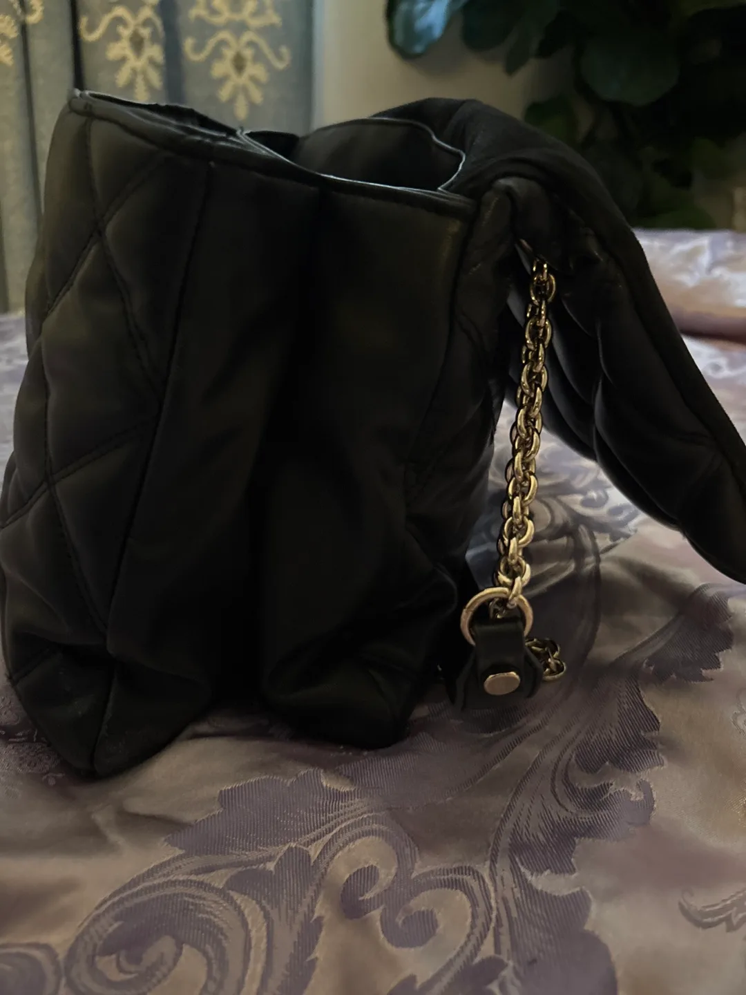 Black Quilted Shoulder Bag 🥕💚 image indicator(3)