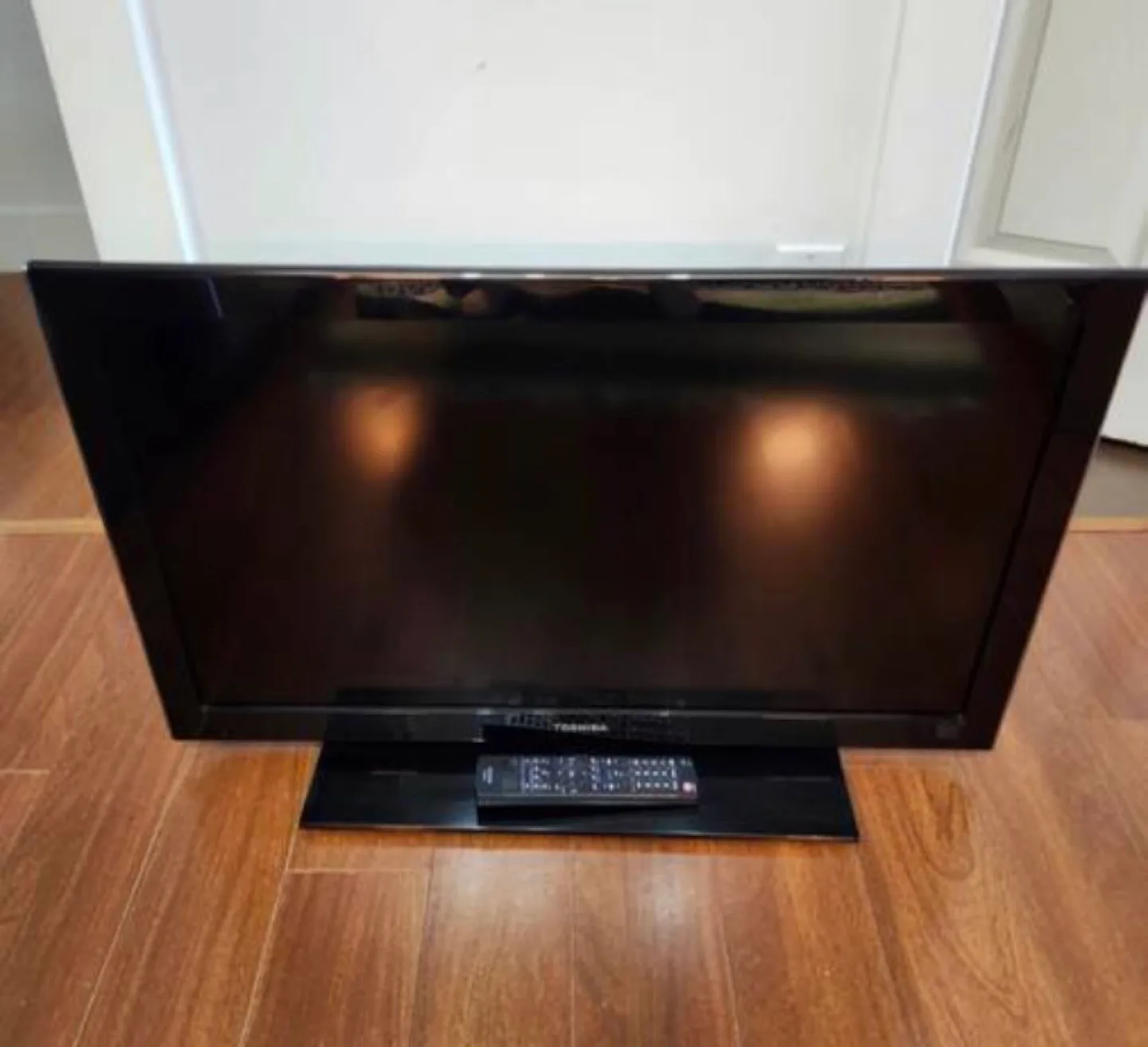 Toshiba 32” TV with DVD Player thumbnail