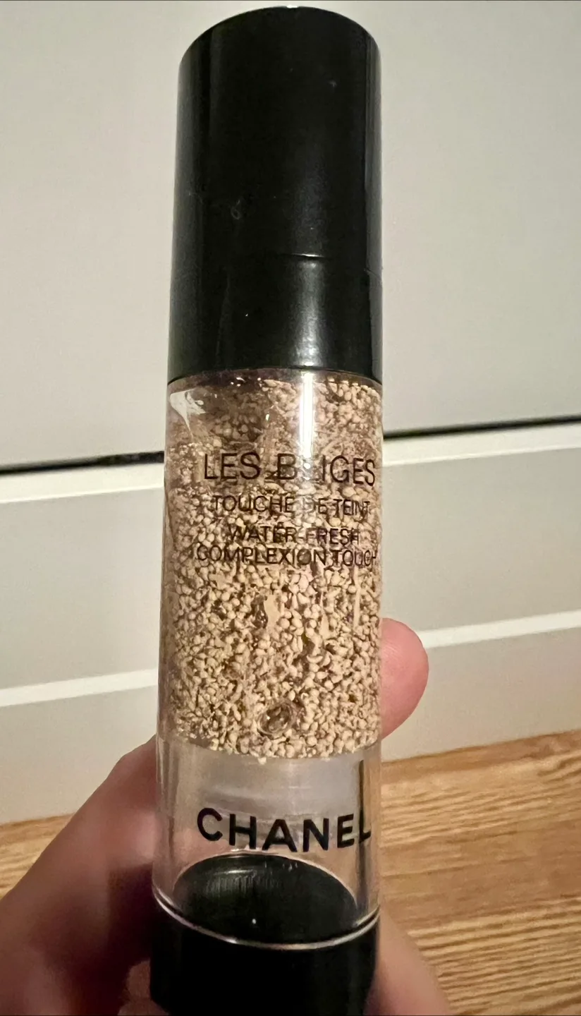 Chanel Makeup Bundle: Lip Pencil, Foundation, Lipstick image indicator(3)