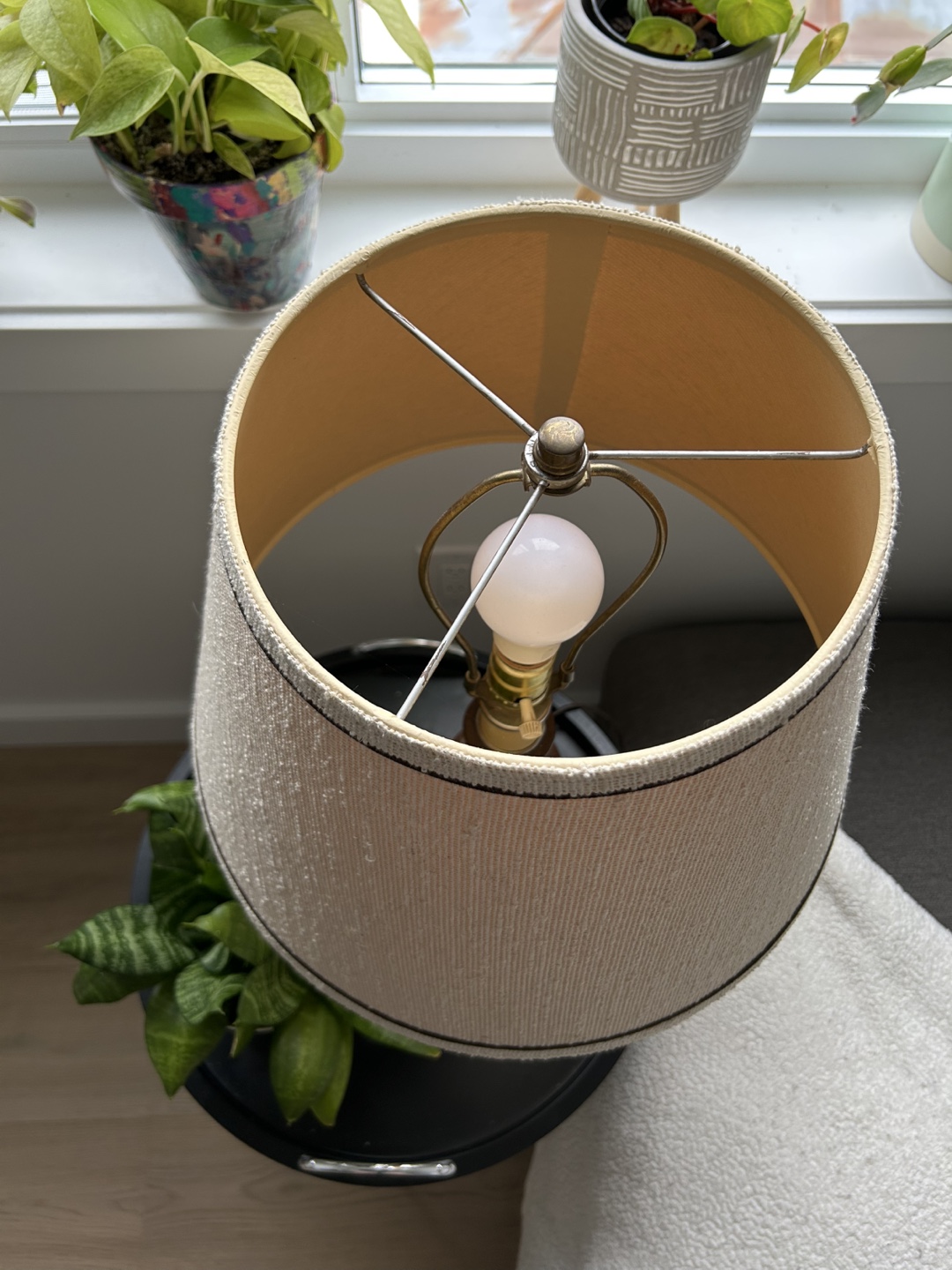 MCM Beige Table Lamp with Wooden Base - photo 2