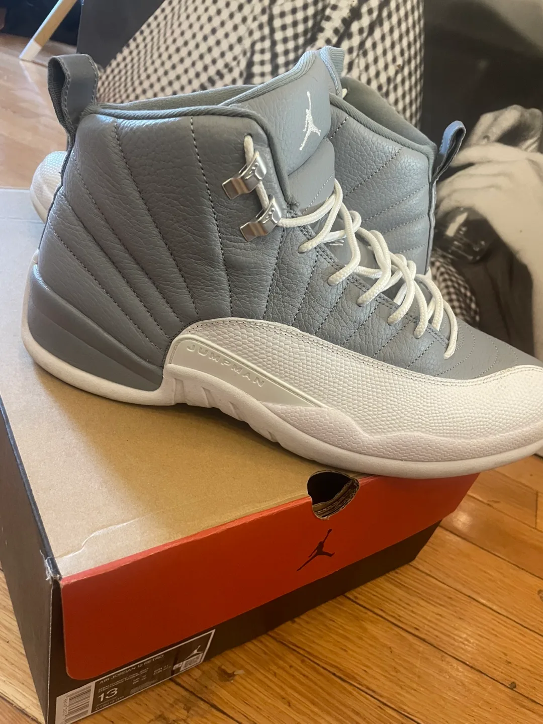 Jordan 12 Retro Grey/White Size 13 image indicator(2)