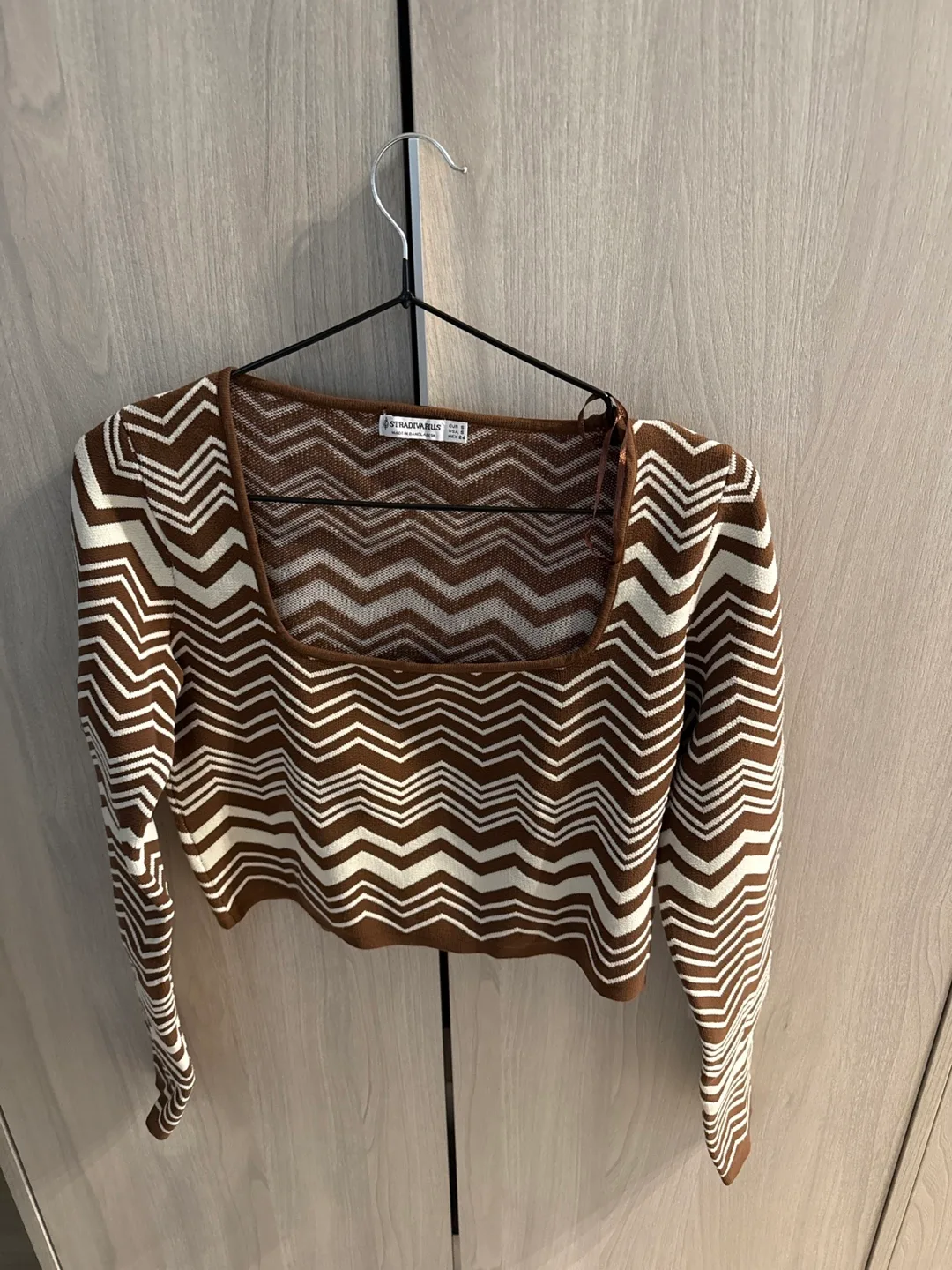 Stradivarius Brown Patterned Top - Size S thumbnail