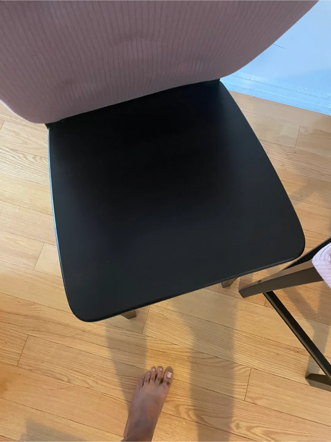 Set of 2 Black Bar Stools with Pink Cushions image indicator(3)