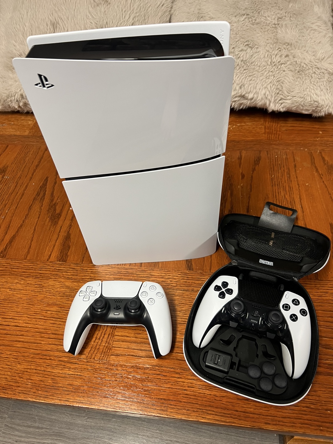Ps5 slim with 2 dualsense controller - photo 3