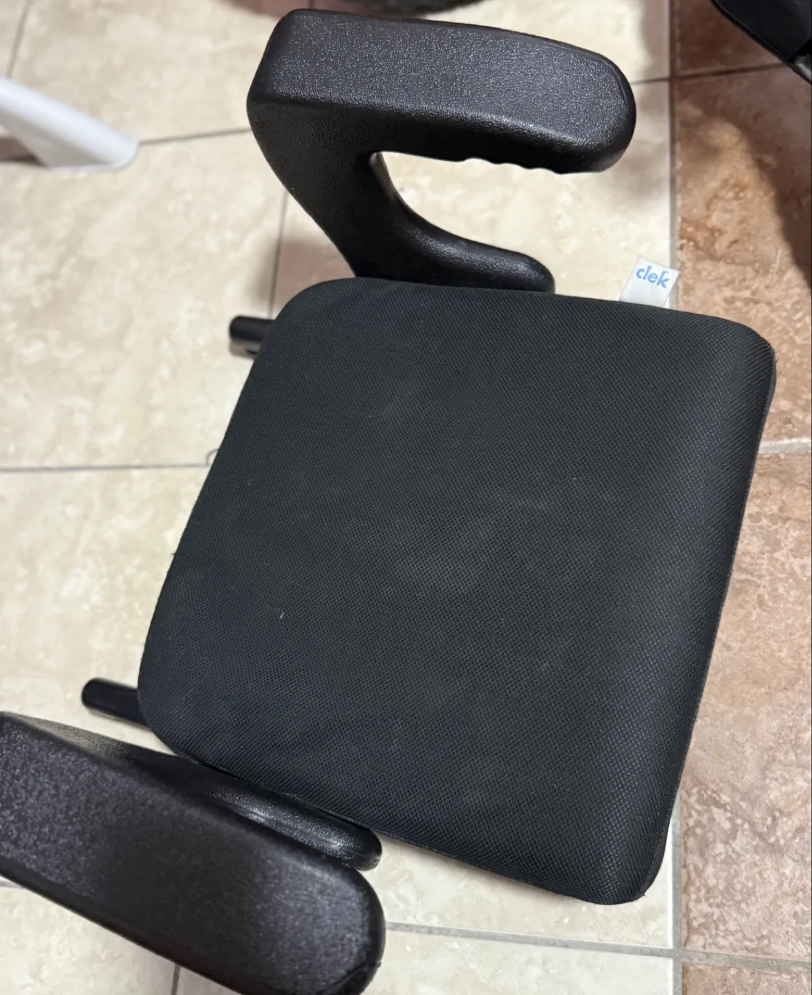 Clek Oobr Booster Seat - Black image indicator(3)