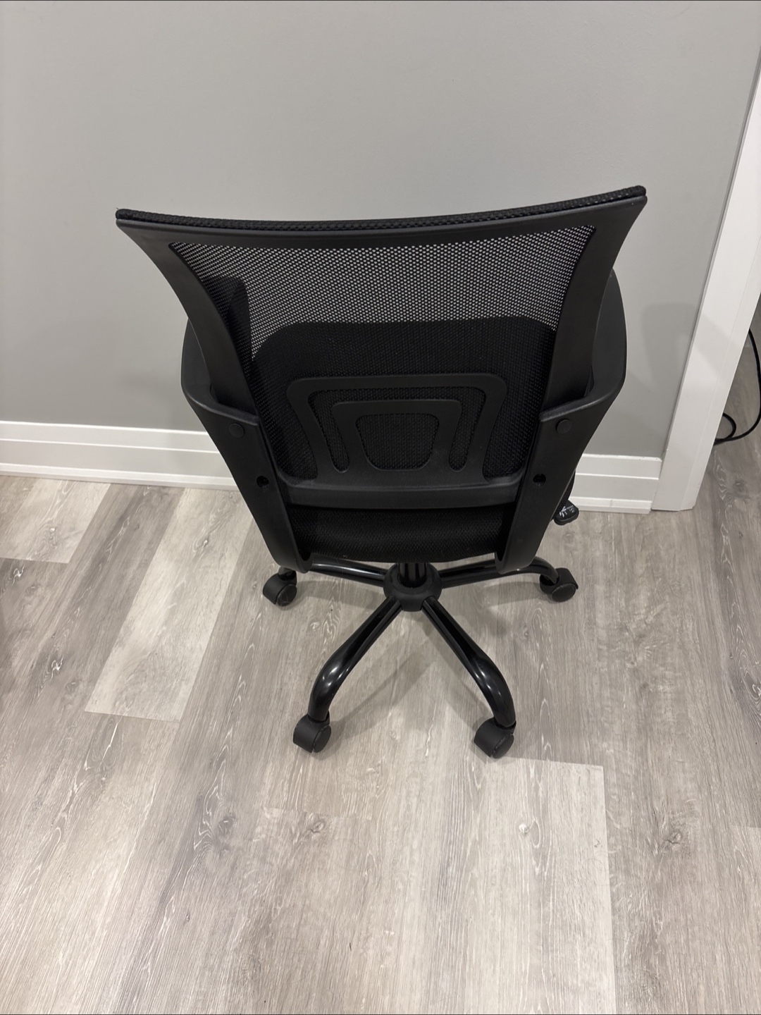 Black Mesh Office Chair - photo 2