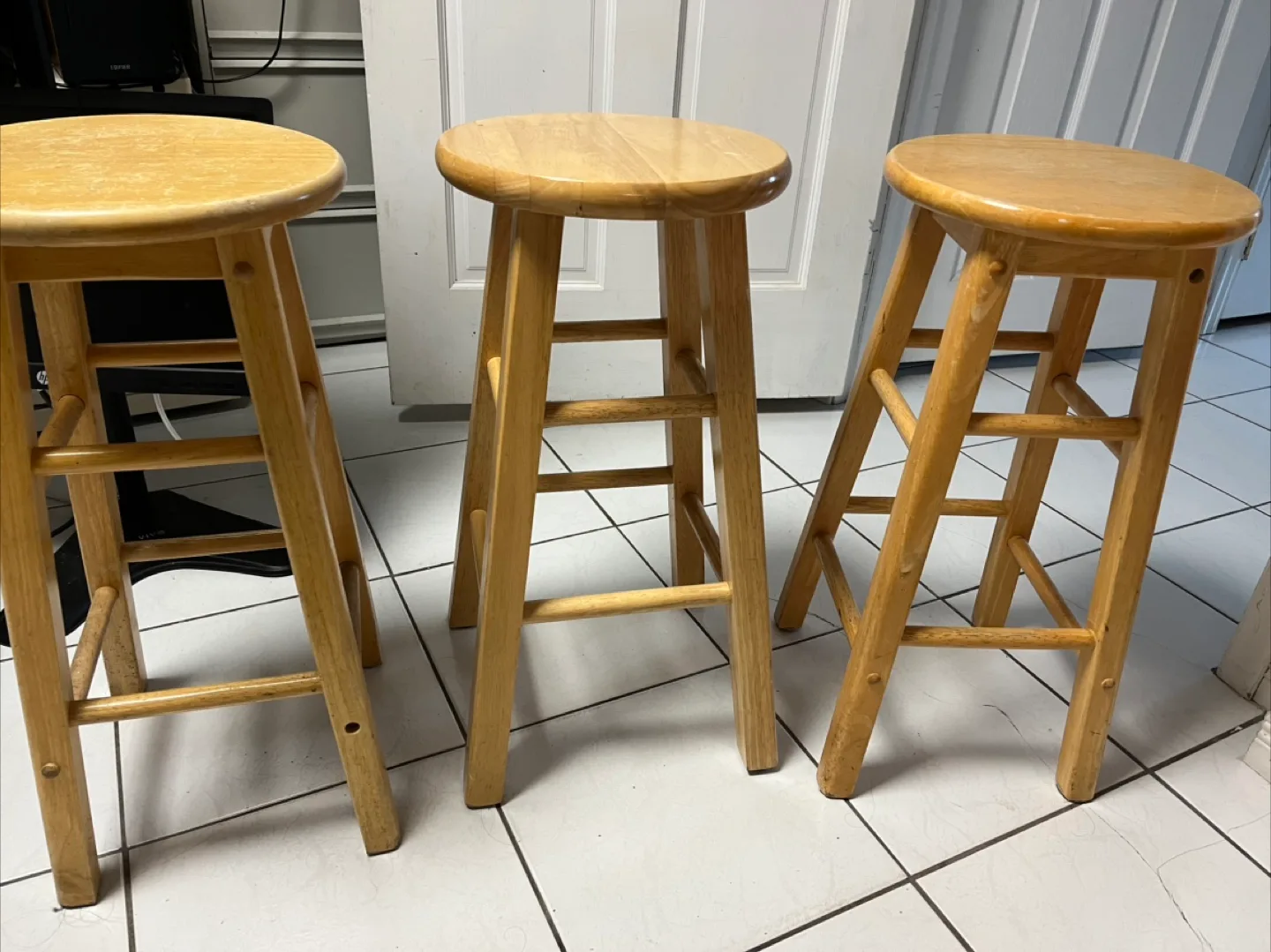 Set of 2 Wooden Bar Stools image indicator(2)
