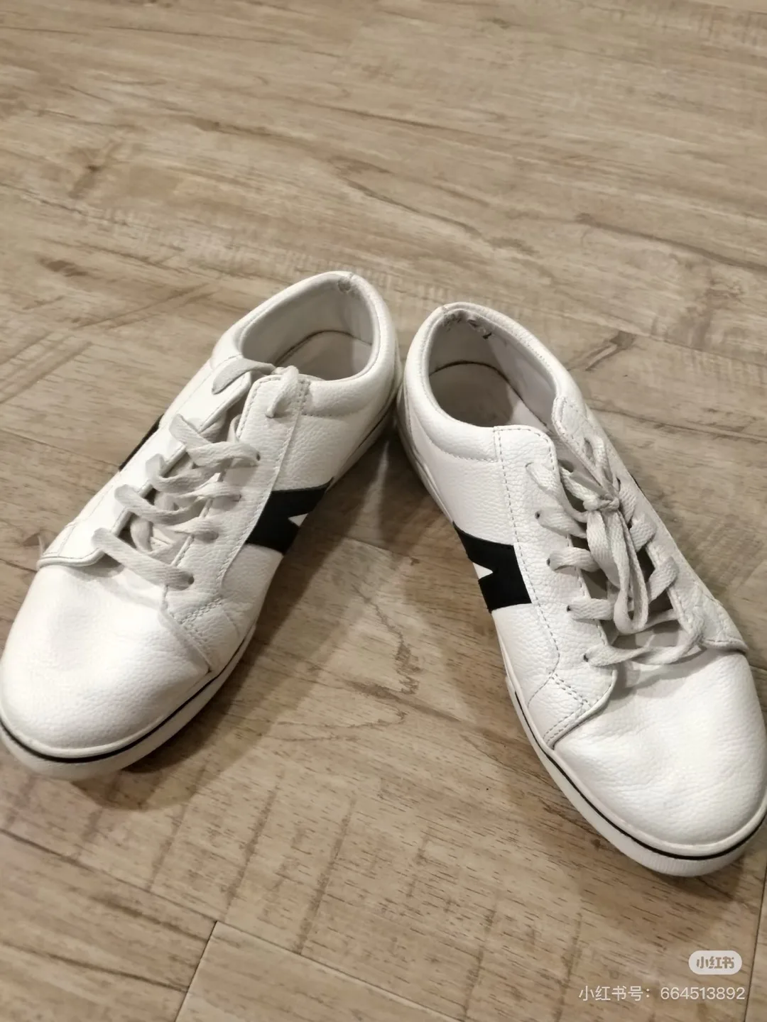 White Sneakers with Black Stripe thumbnail