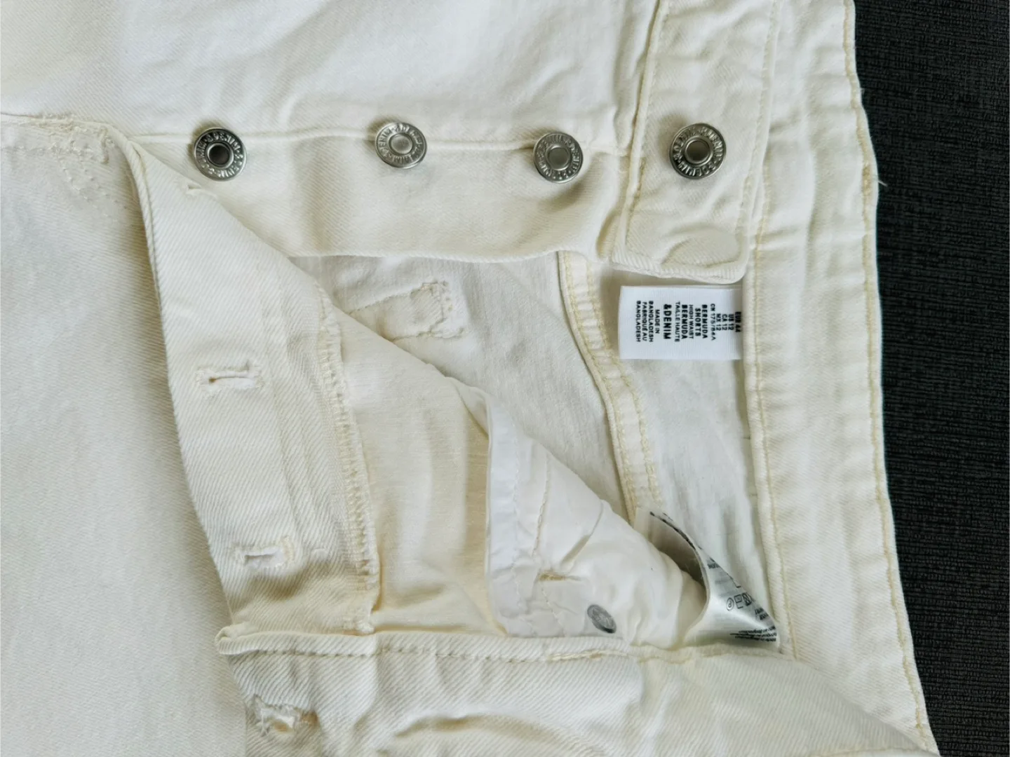 H & M Bermuda Cream Denim Shorts image indicator(3)