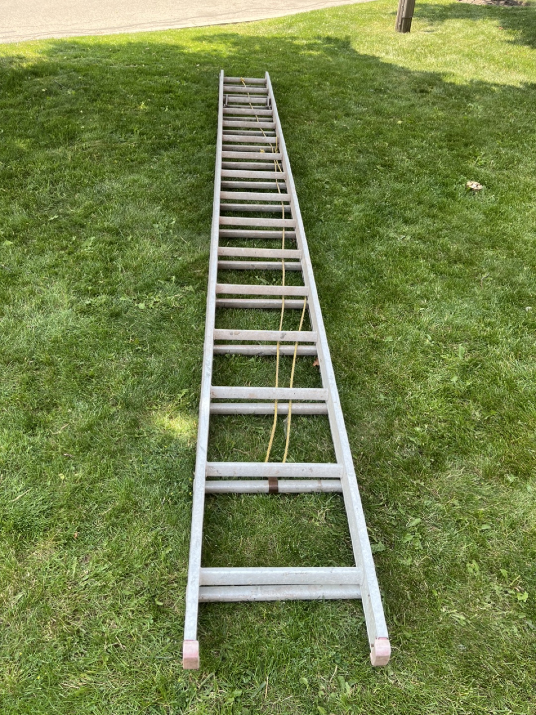 Aluminum Extension Ladder - photo 3